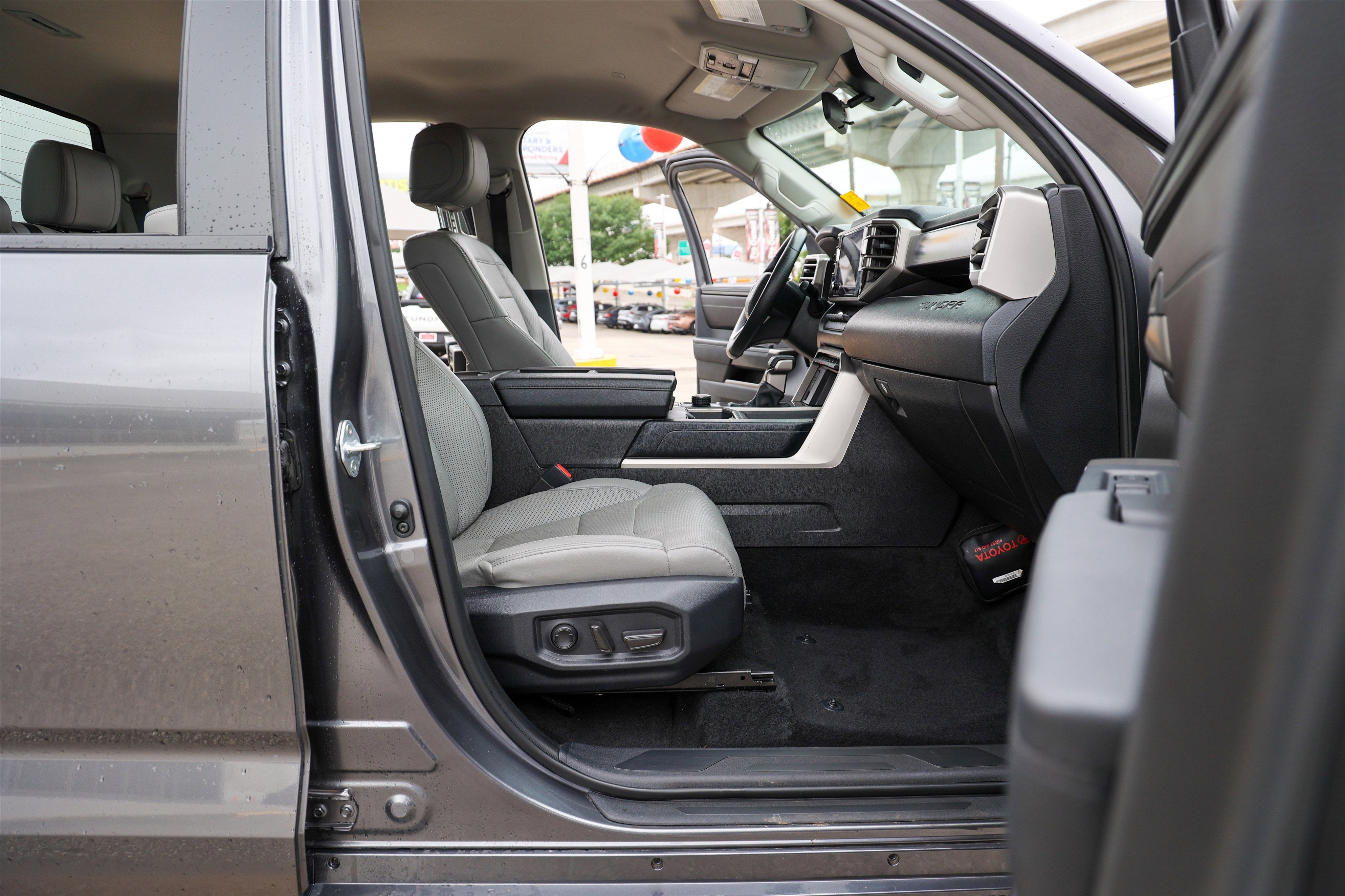 2024 Toyota TUNDRA 4X4 SR5