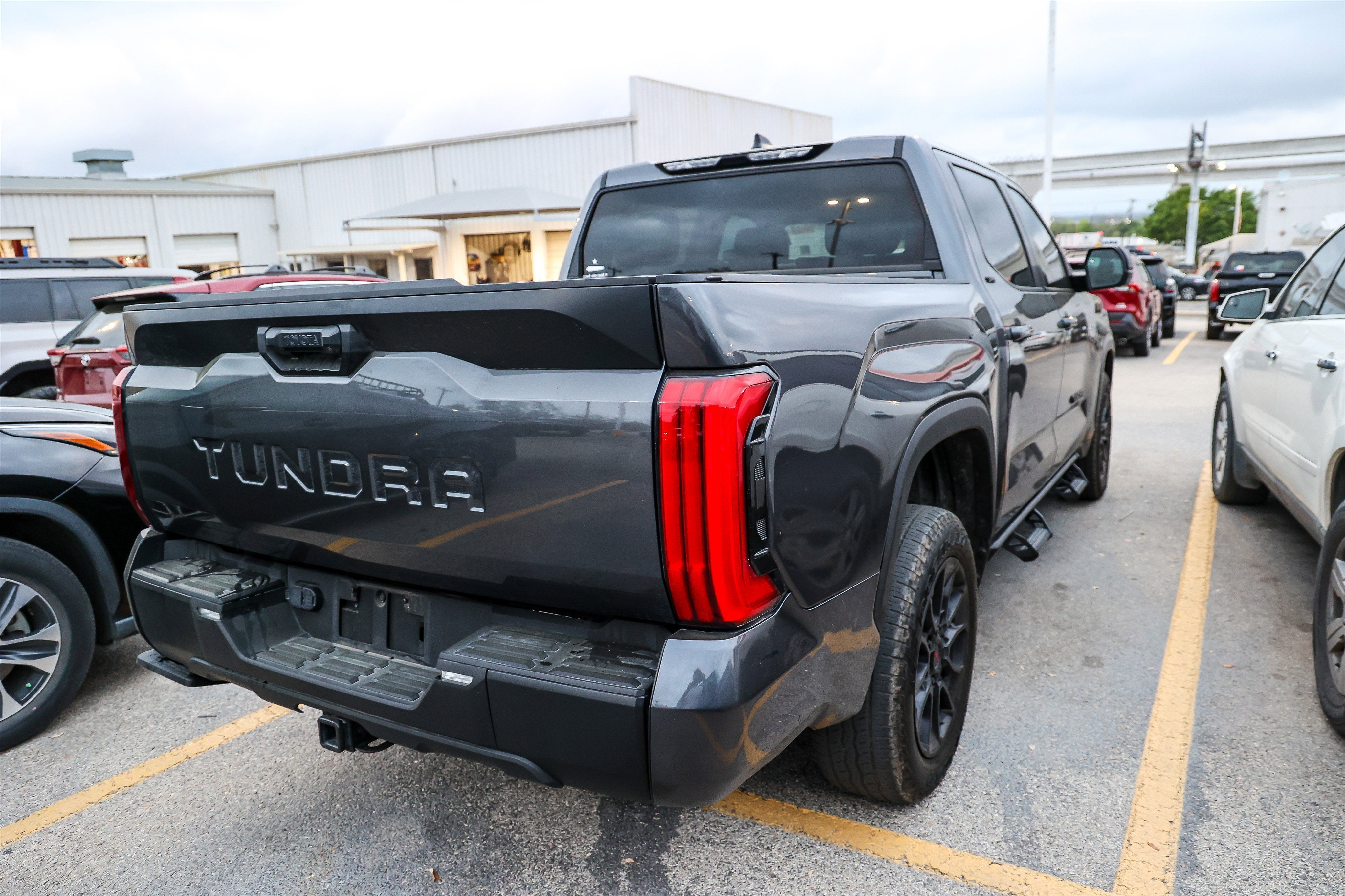 2024 Toyota TUNDRA 4X4 SR5