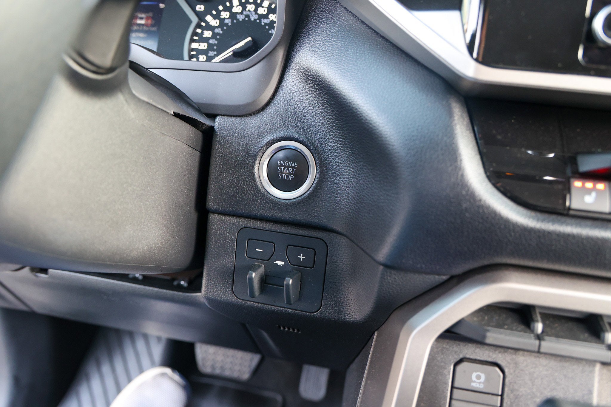 2024 Toyota TUNDRA 4X4 SR5