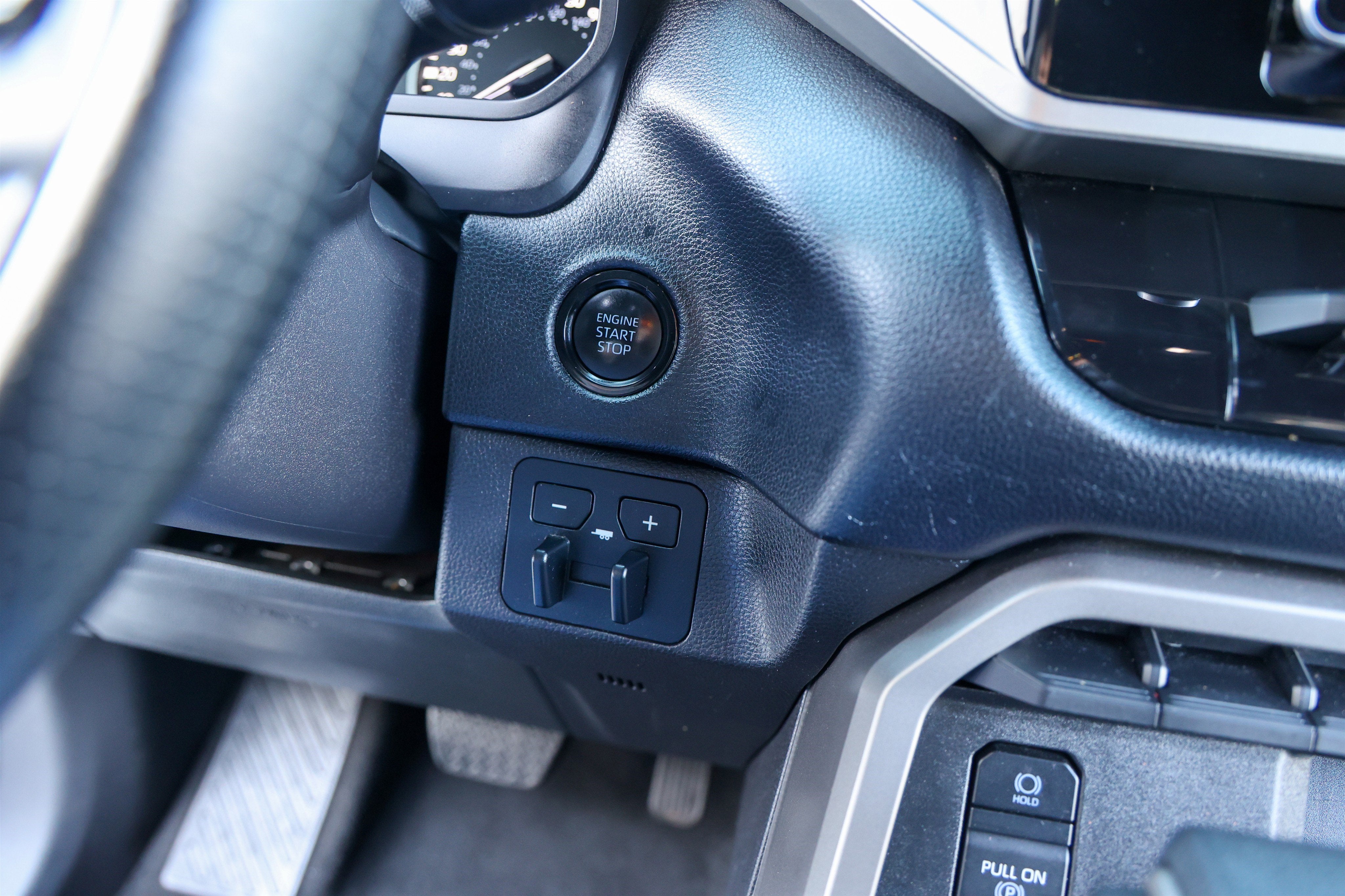 2025 Toyota TUNDRA 4X4 SR5