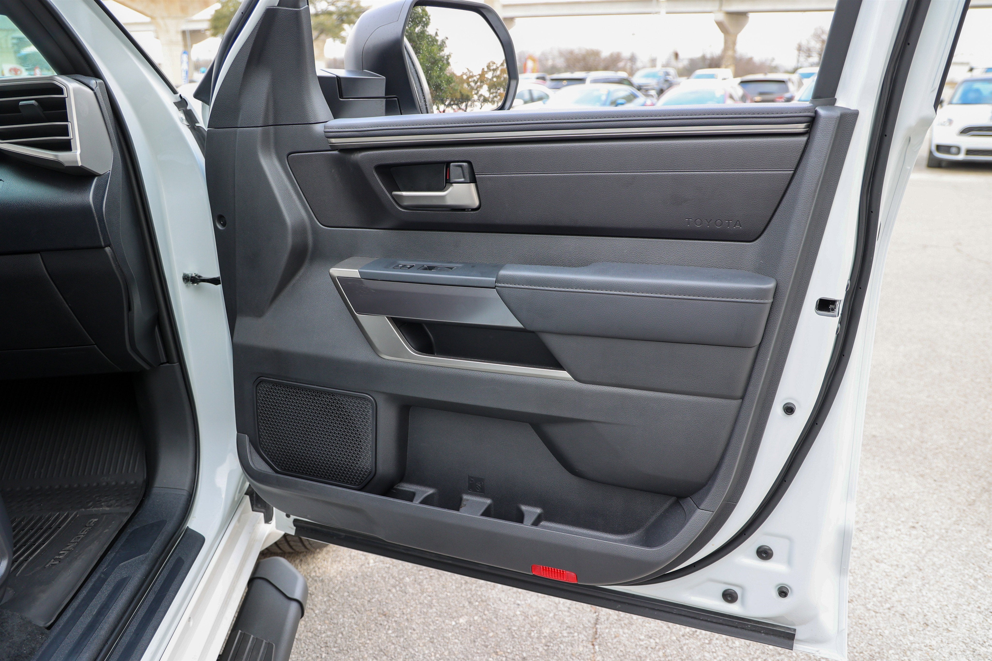 2025 Toyota TUNDRA 4X4 SR5