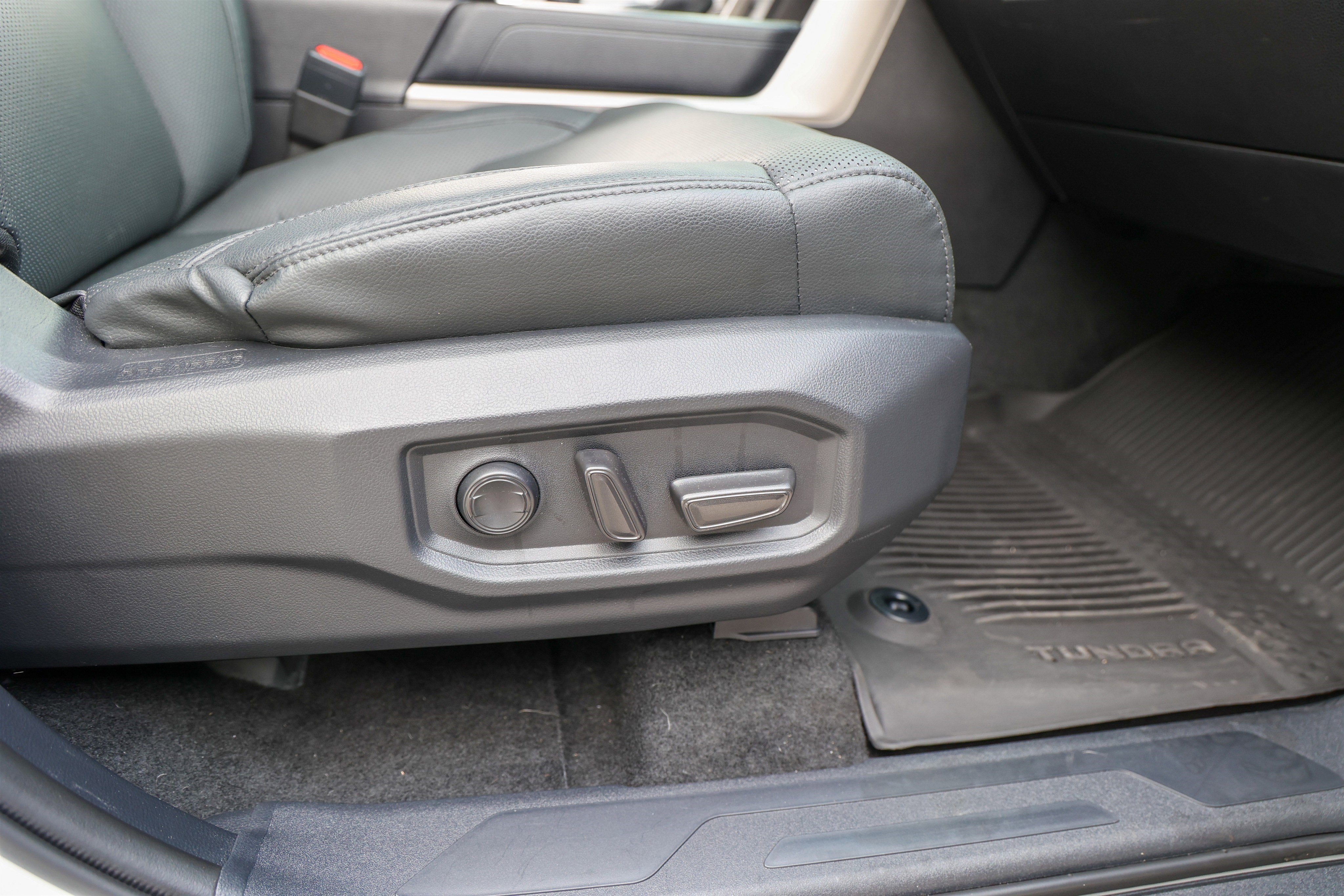 2025 Toyota TUNDRA 4X4 SR5