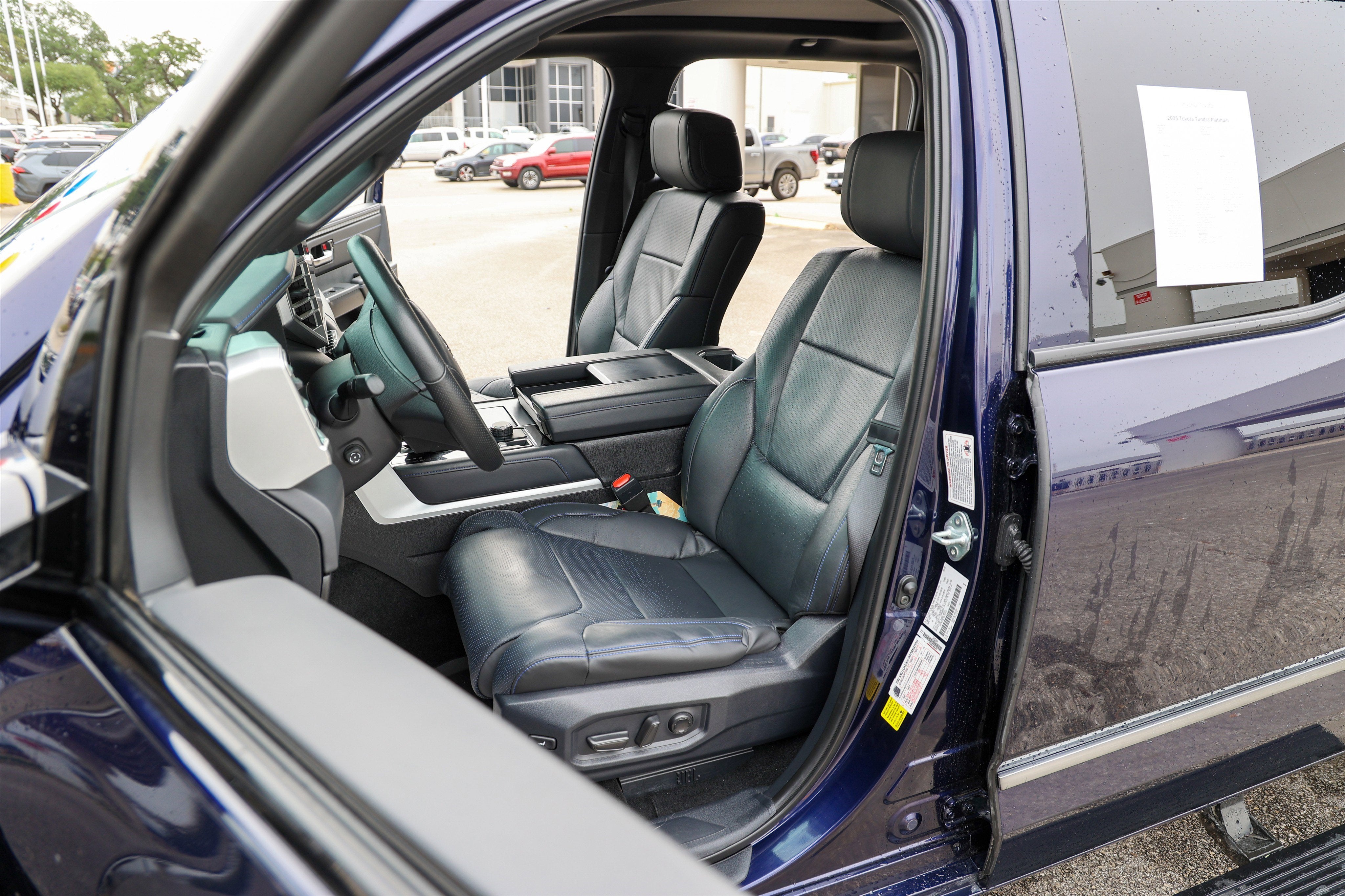 2025 Toyota TUNDRA 4X4 Platinum