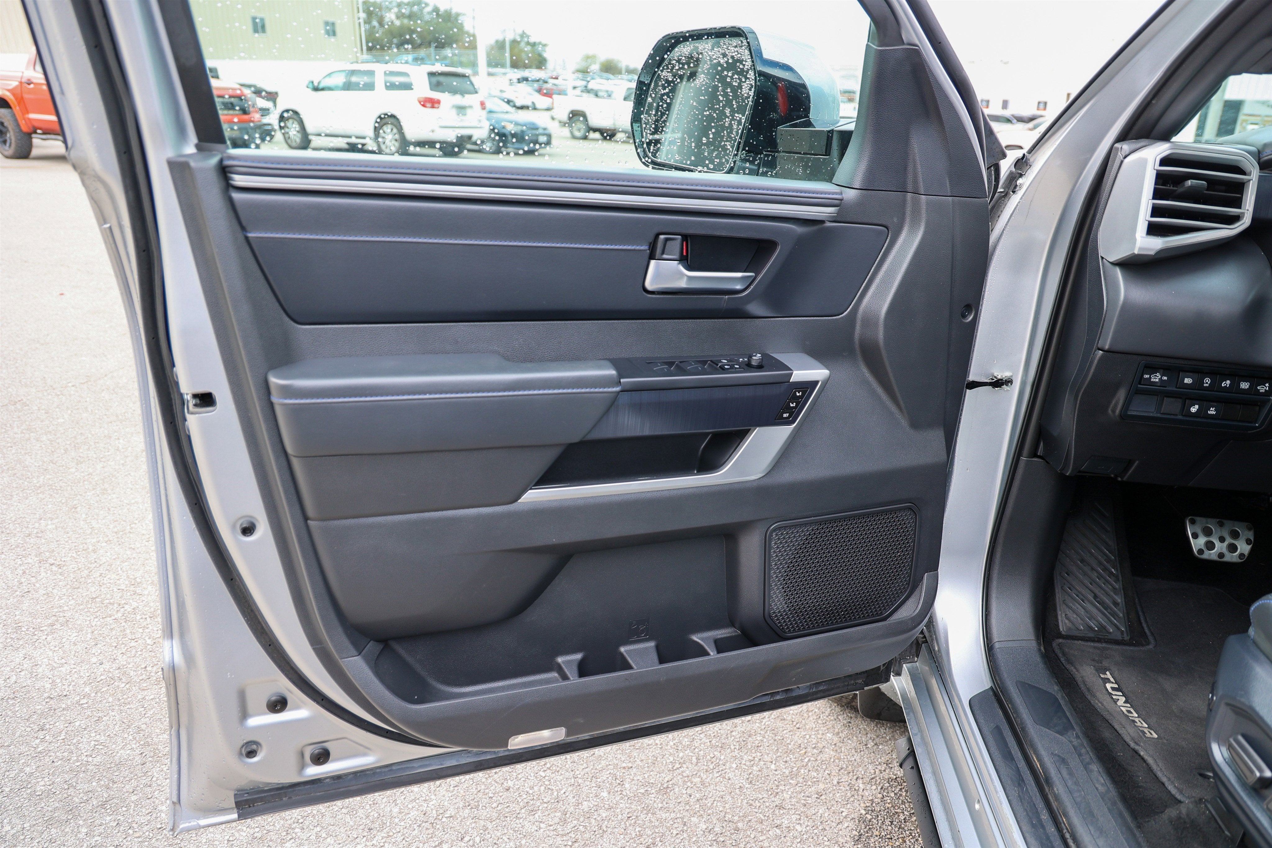 2025 Toyota TUNDRA 4X4 Platinum