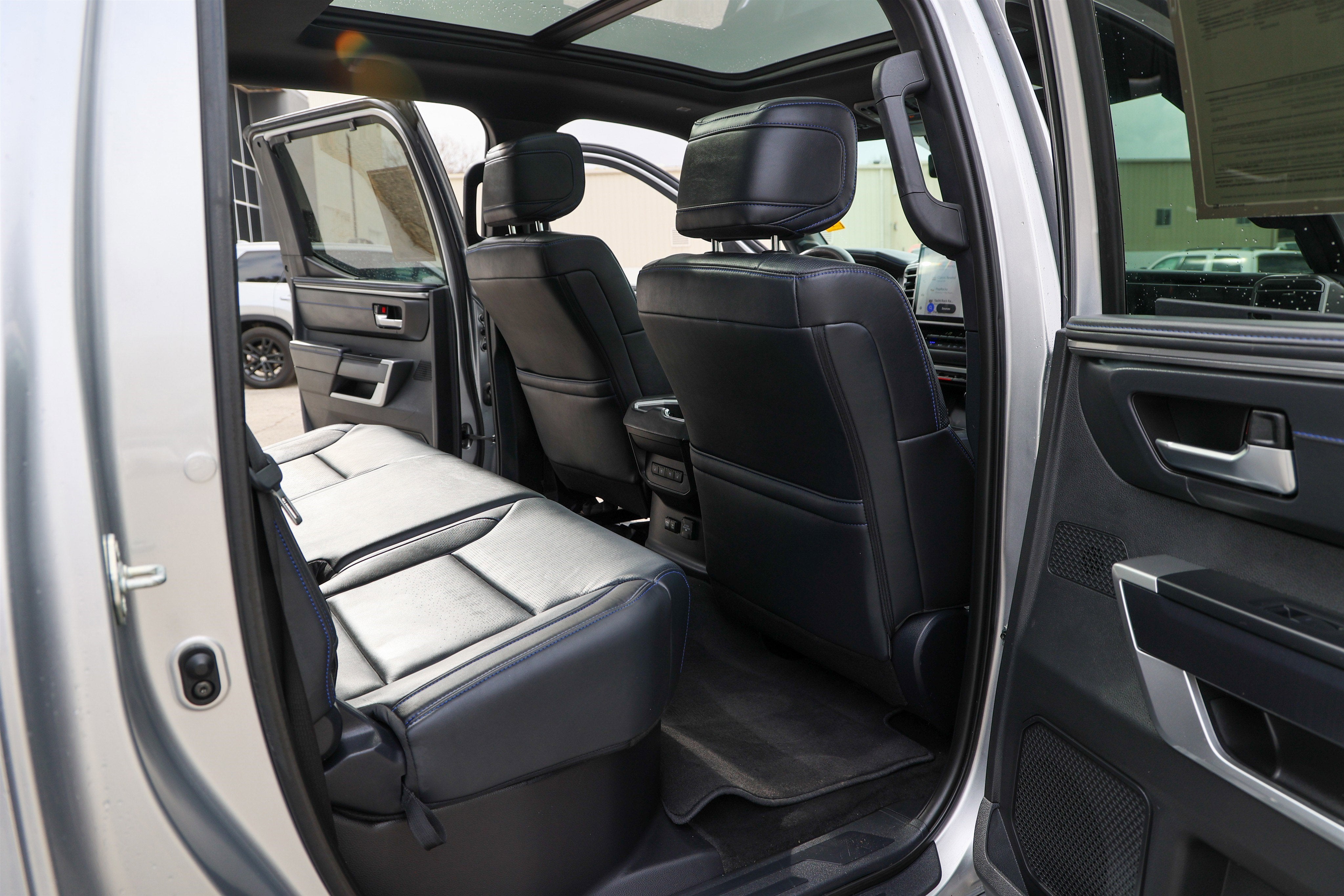 2025 Toyota TUNDRA 4X4 Platinum