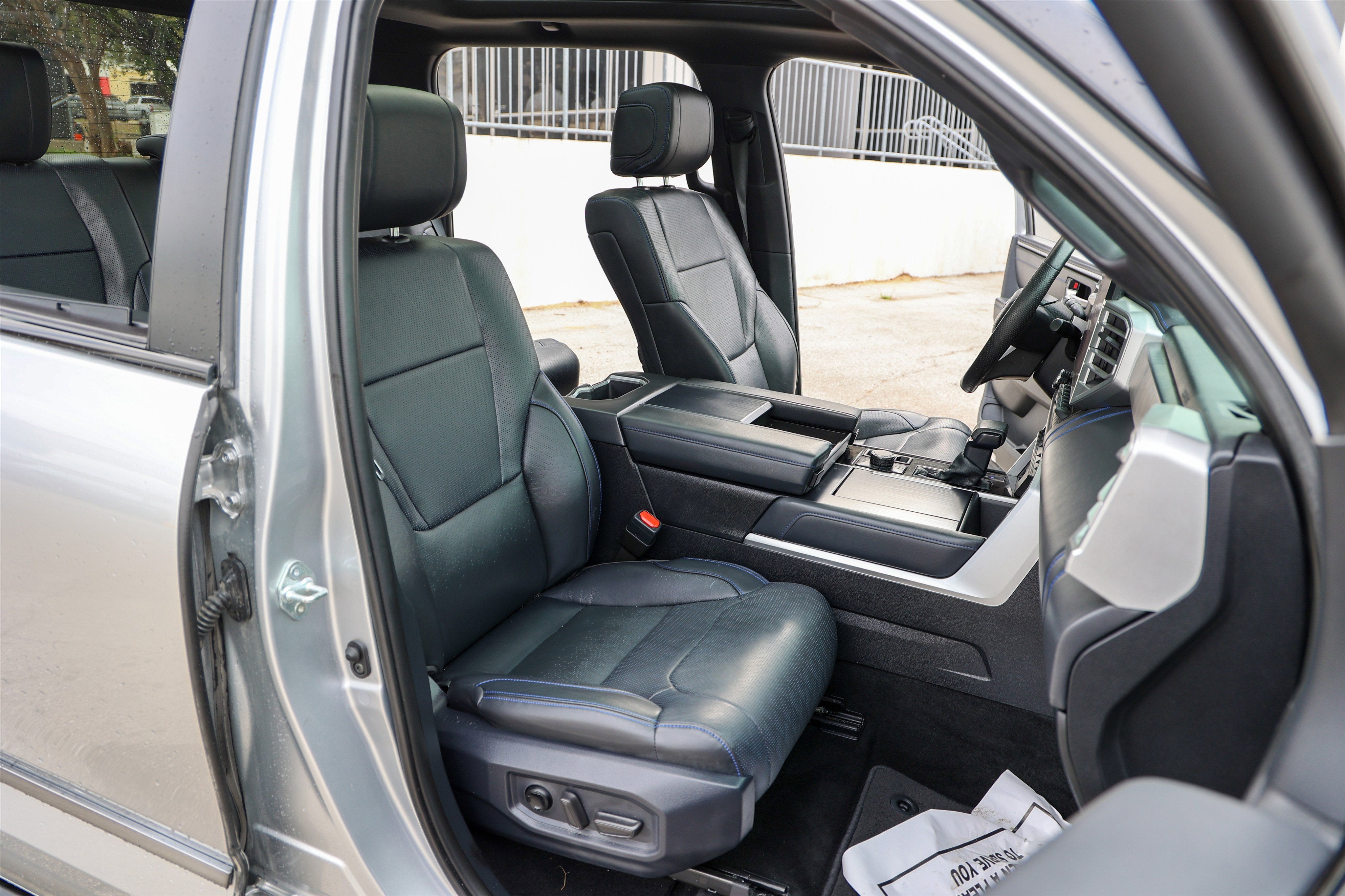 2025 Toyota TUNDRA 4X4 Platinum