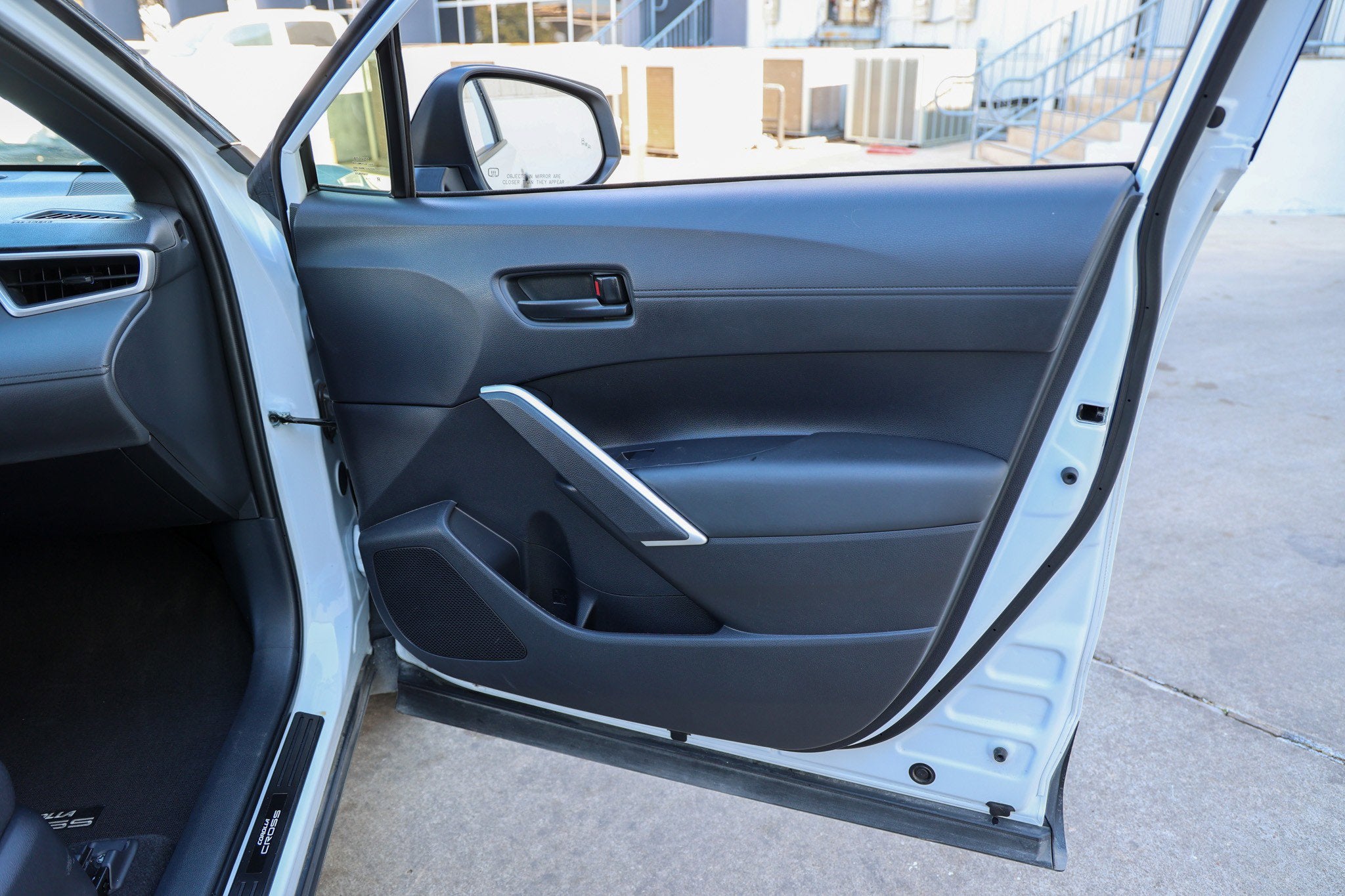 2025 Toyota COROLLA CROSS HV Hybrid Nightshade Edition