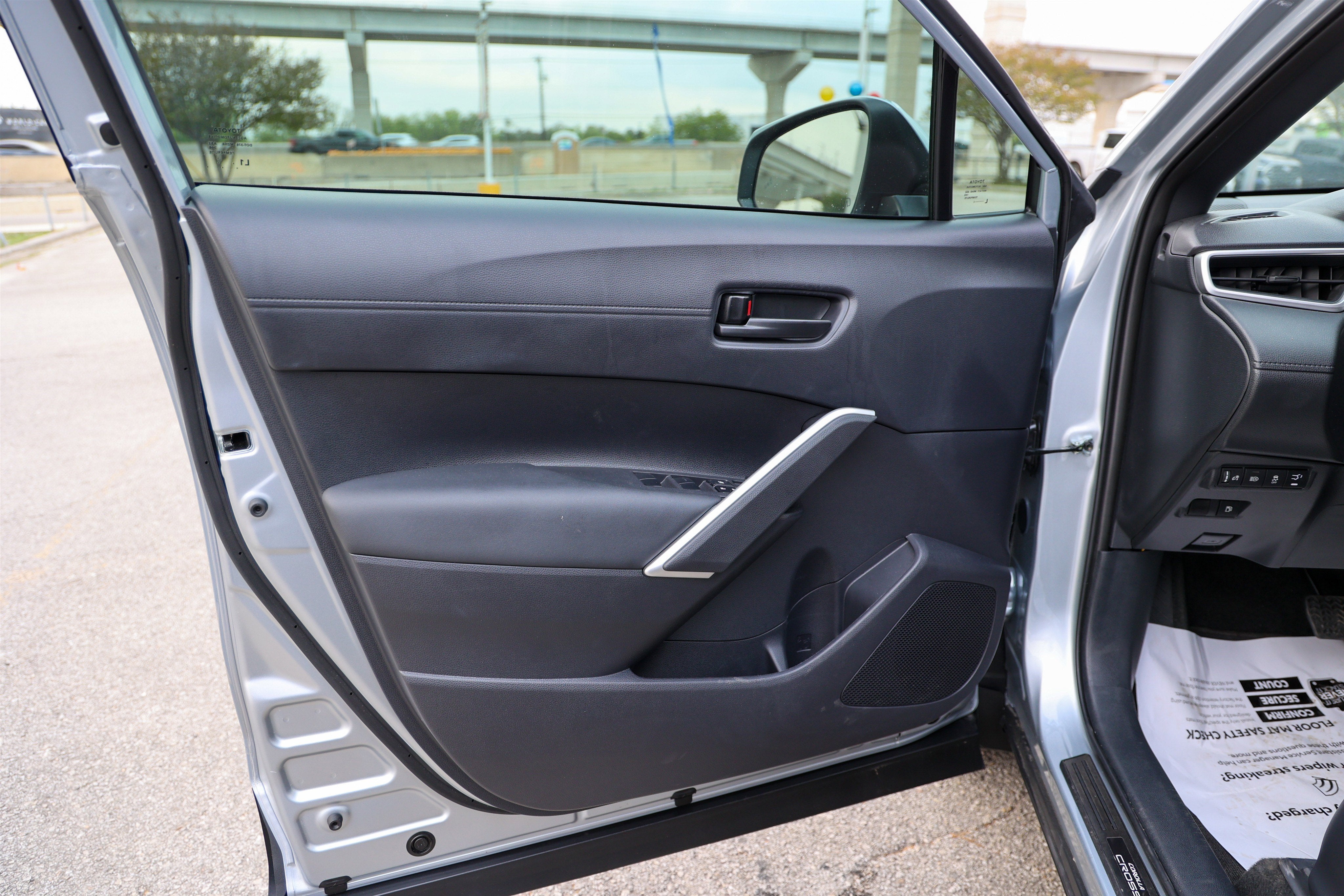 2024 Toyota COROLLA CROSS HV Hybrid SE