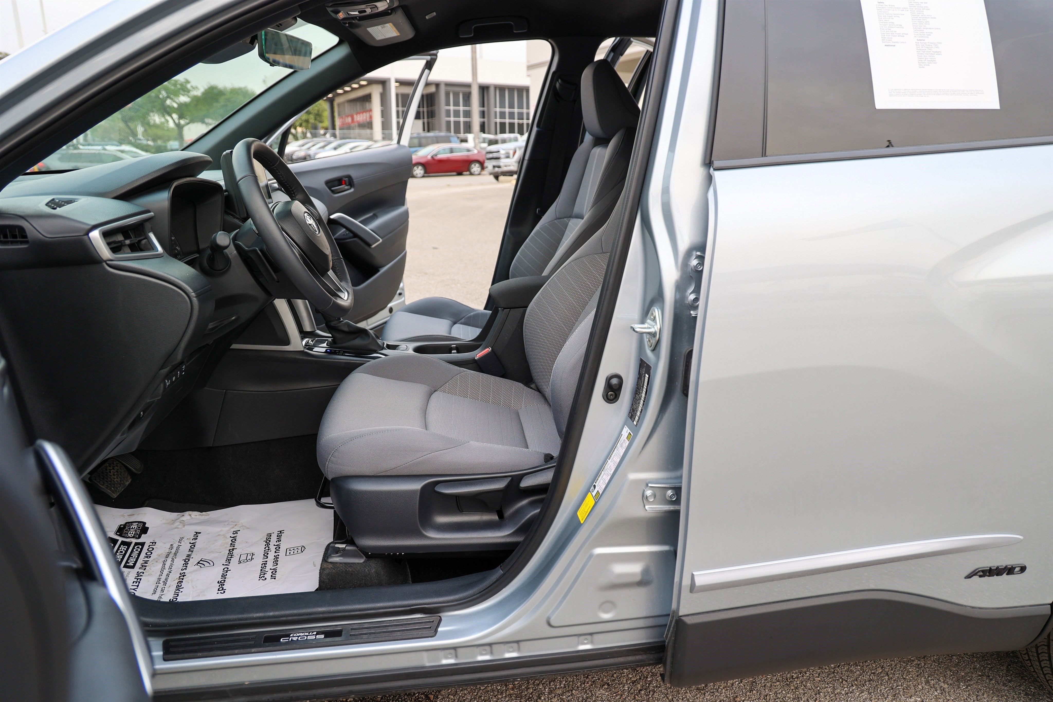 2024 Toyota COROLLA CROSS HV Hybrid SE