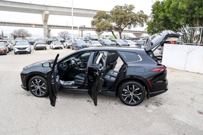 2025 Toyota CROWN SIGNIA XLE