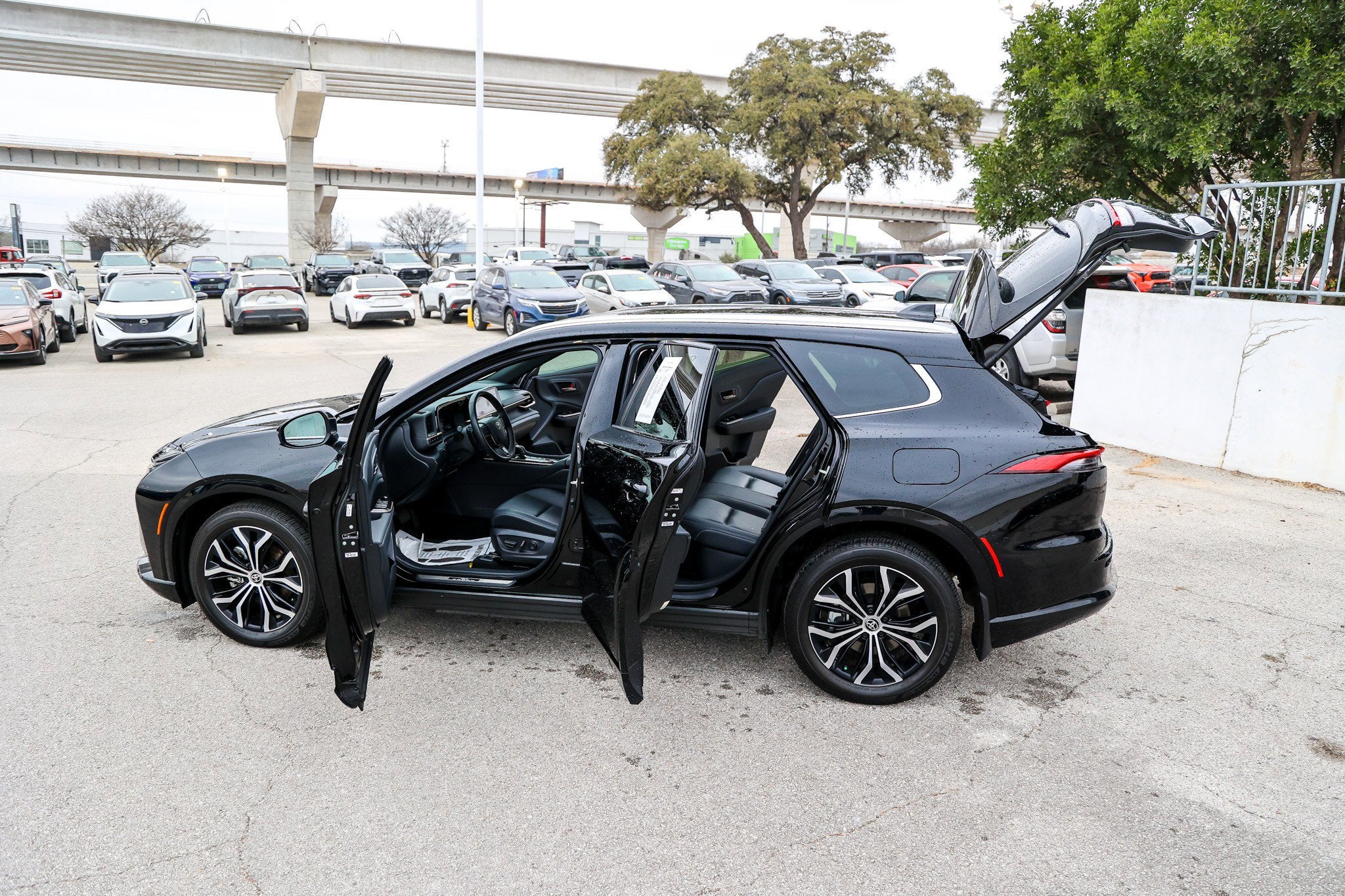 2025 Toyota CROWN SIGNIA XLE