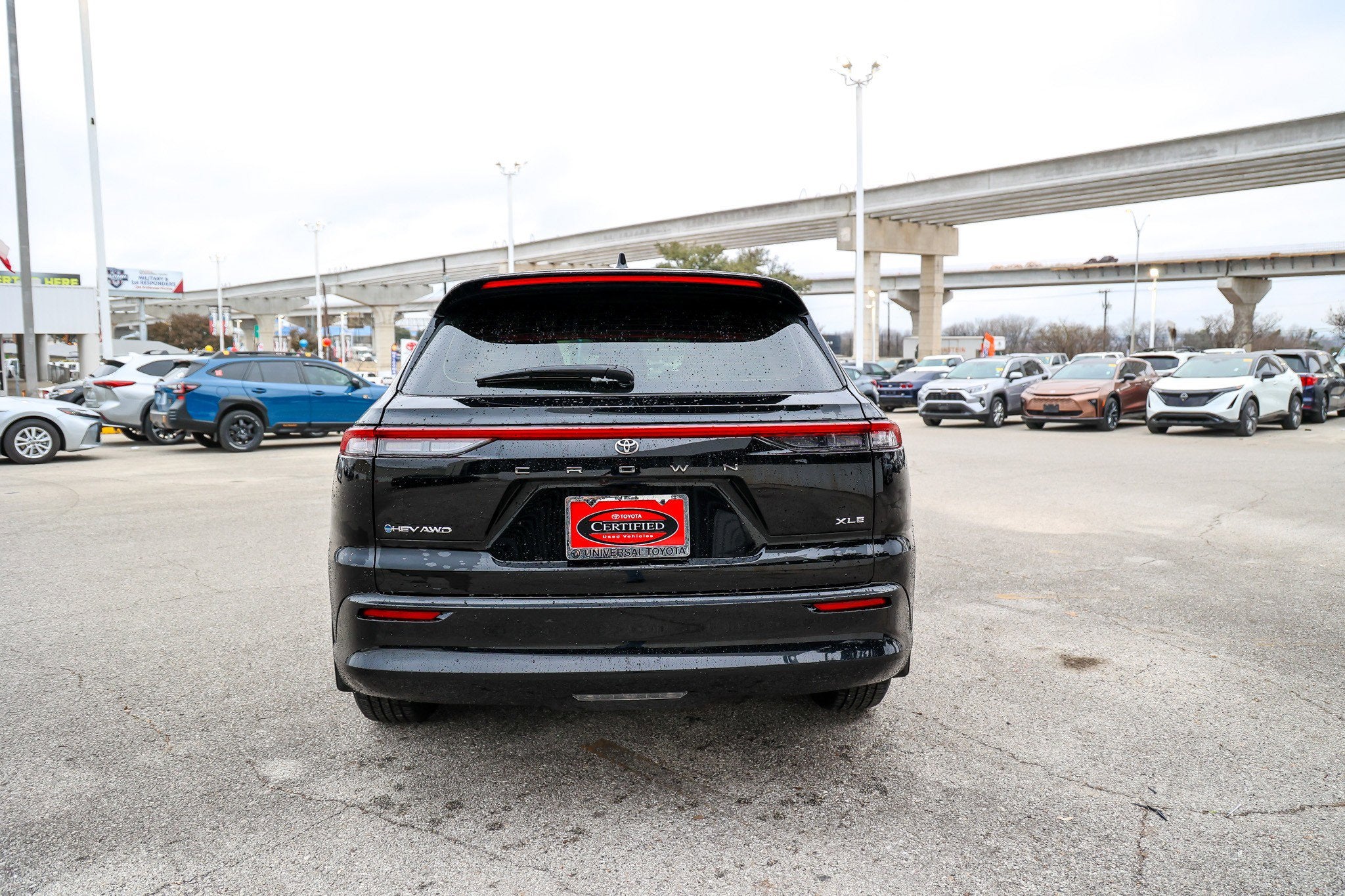 2025 Toyota CROWN SIGNIA XLE