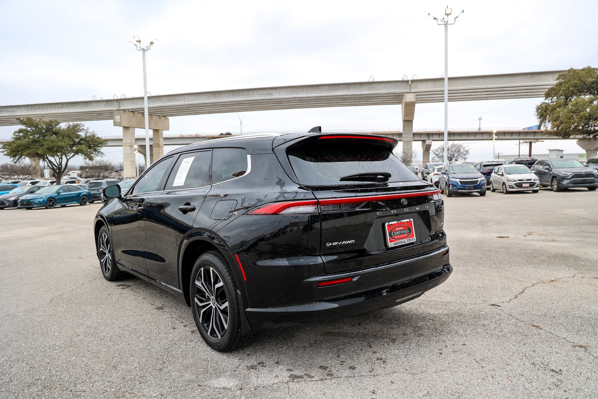 2025 Toyota CROWN SIGNIA XLE