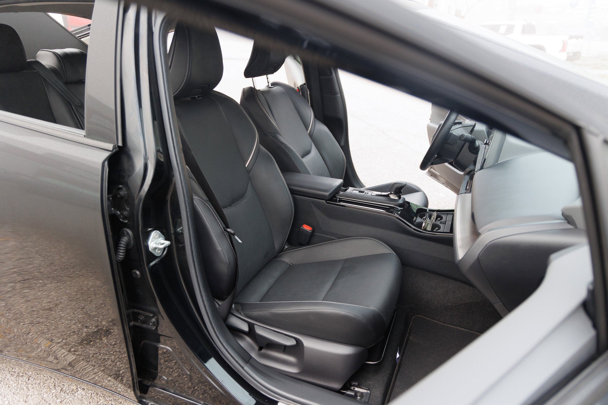 2024 Toyota PRIUS XLE