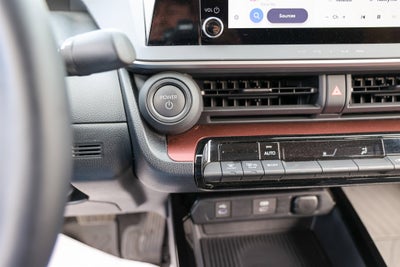 2025 Toyota Prius SE SE