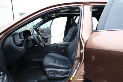 2025 Toyota CROWN Platinum