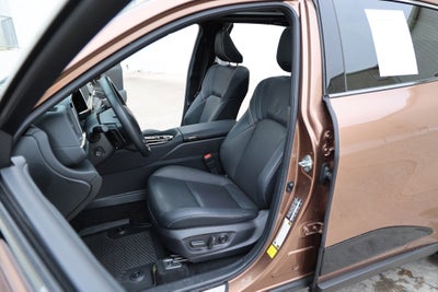 2025 Toyota CROWN Platinum