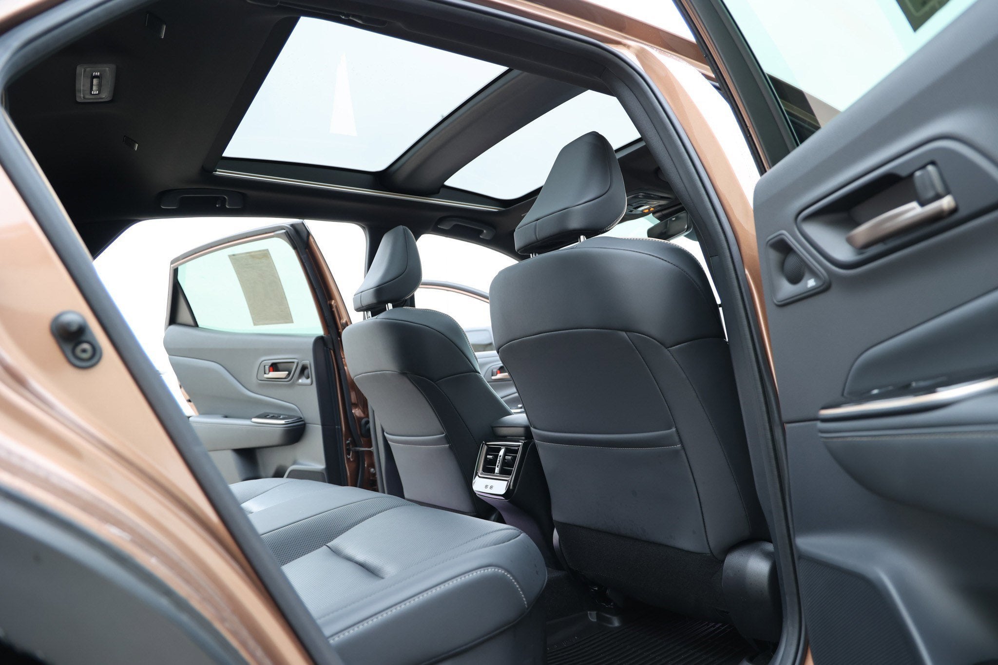 2025 Toyota CROWN Platinum