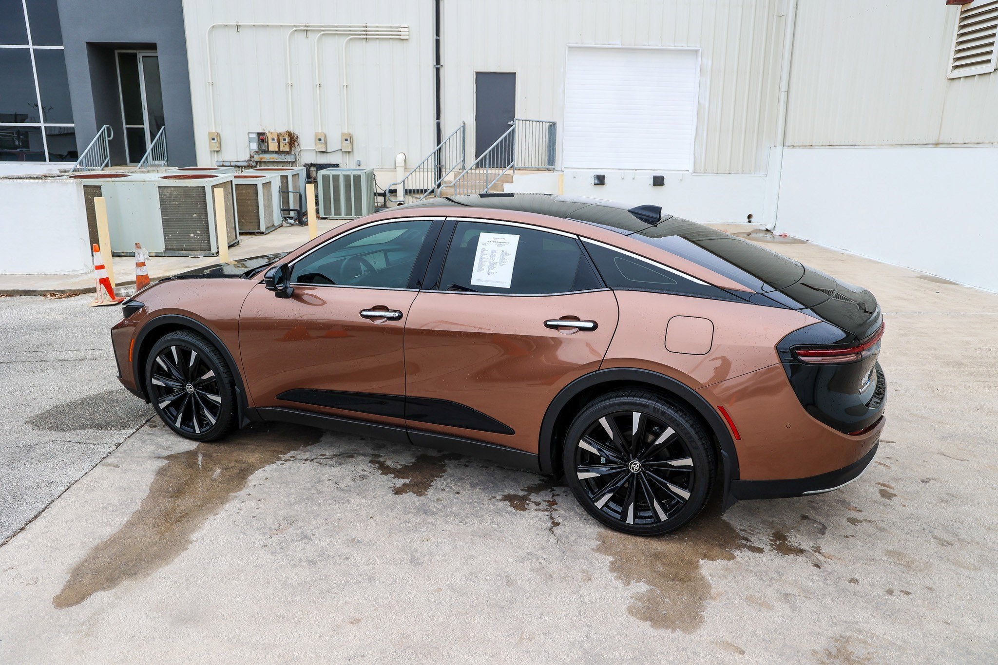 2025 Toyota CROWN Platinum