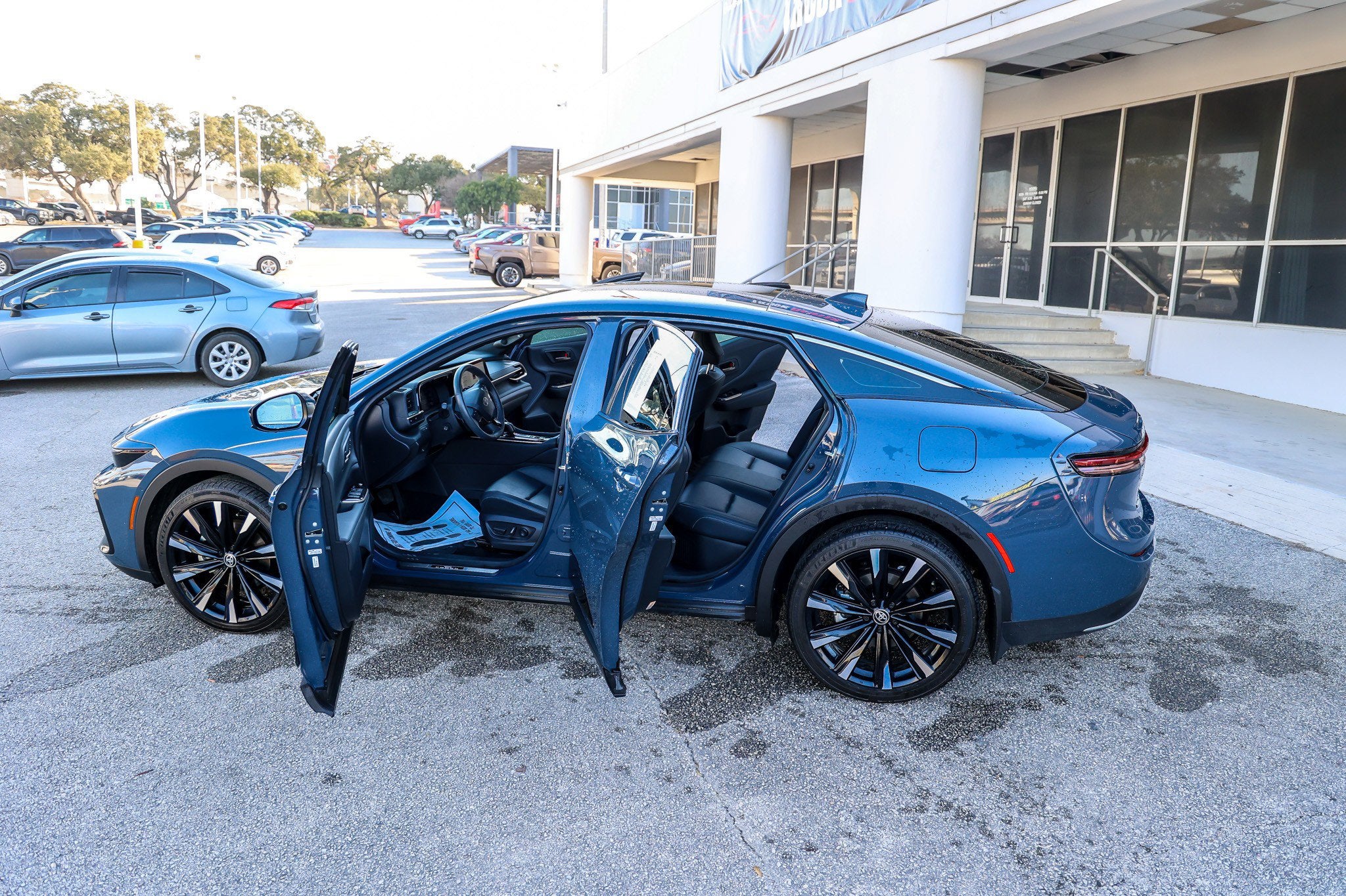 2025 Toyota CROWN Platinum