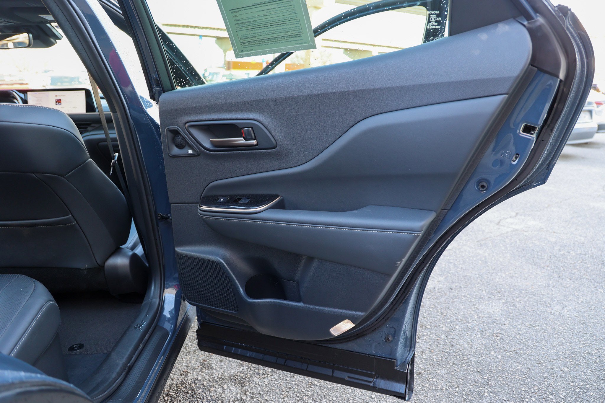 2025 Toyota CROWN Platinum