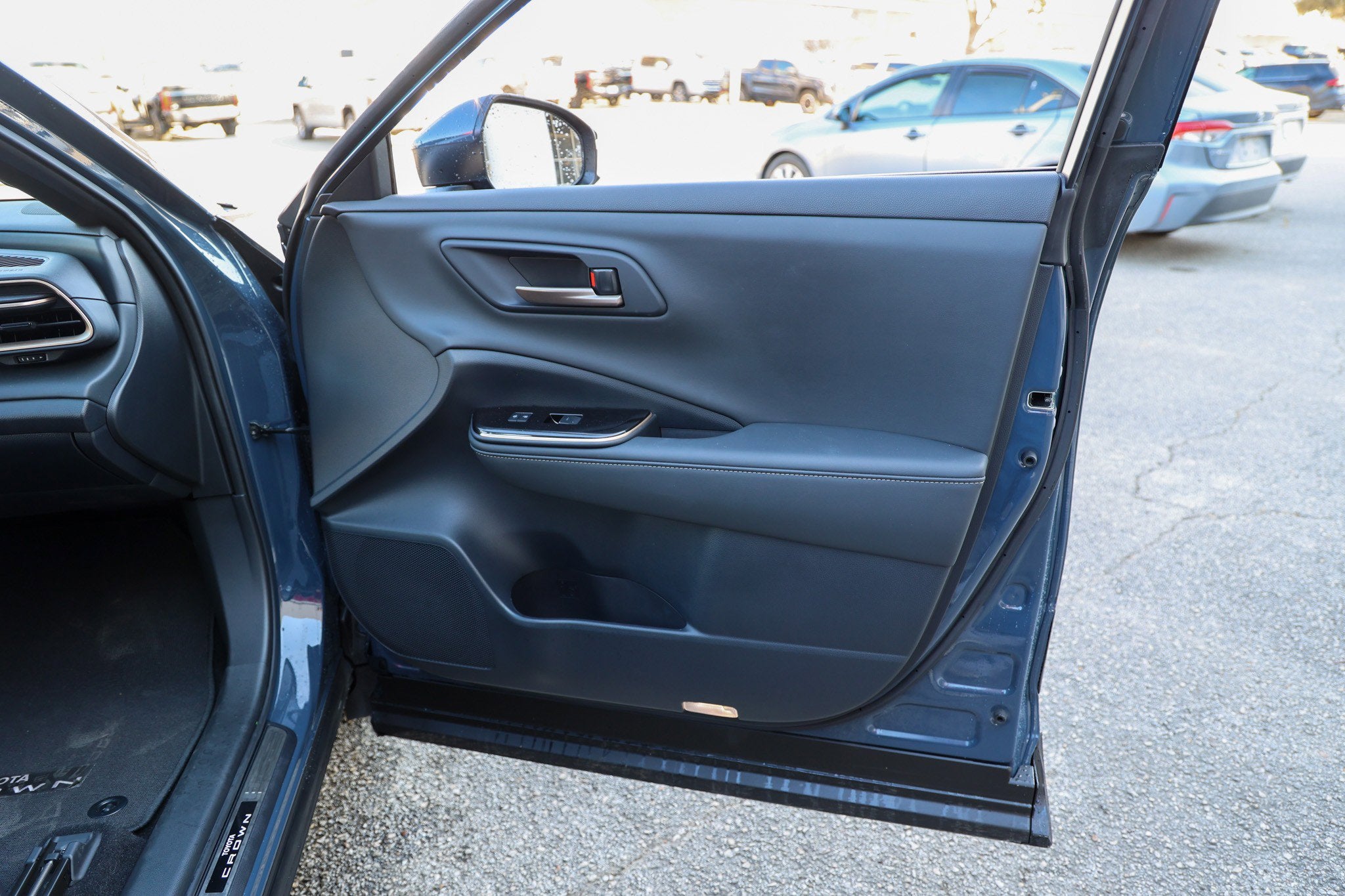 2025 Toyota CROWN Platinum