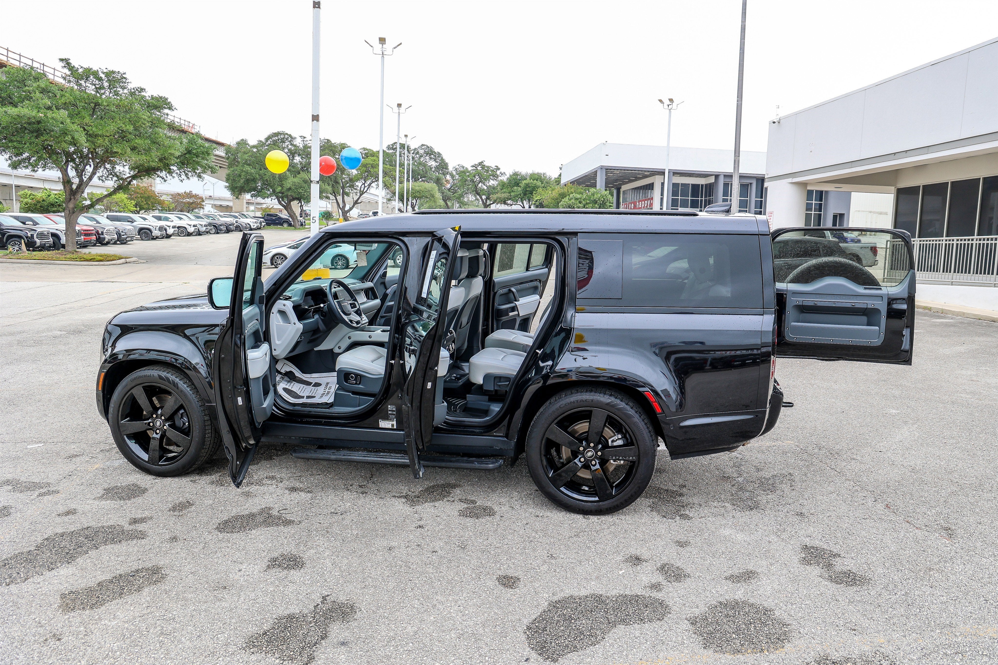 2025 Land Rover Defender X-Dynamic SE