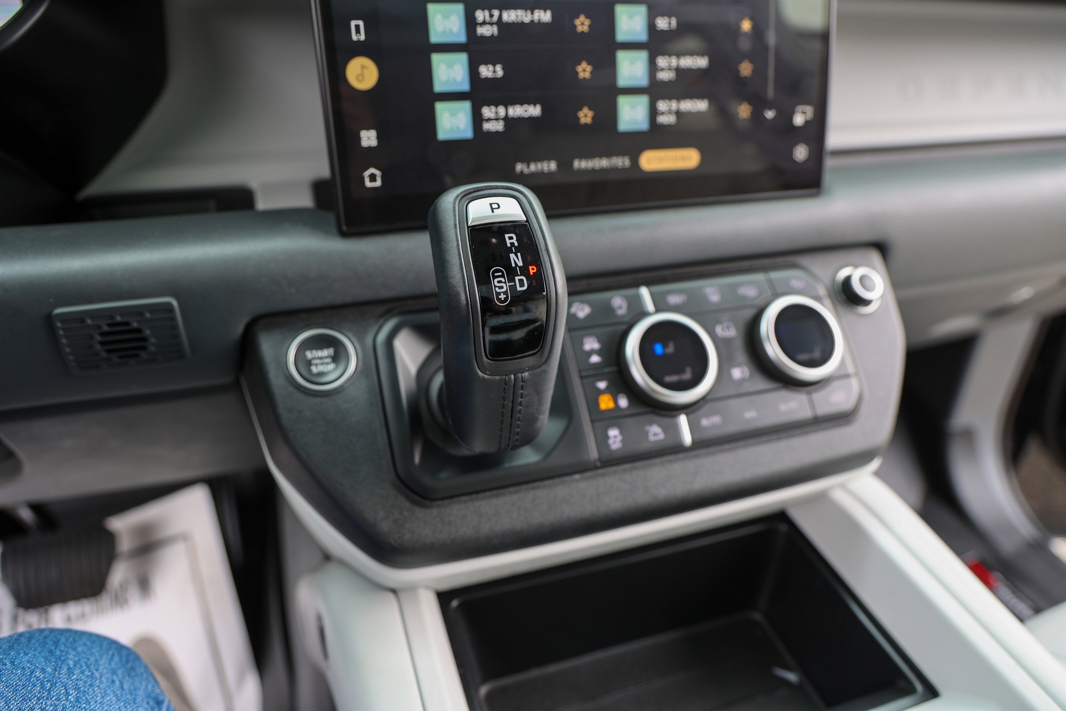 2025 Land Rover Defender X-Dynamic SE