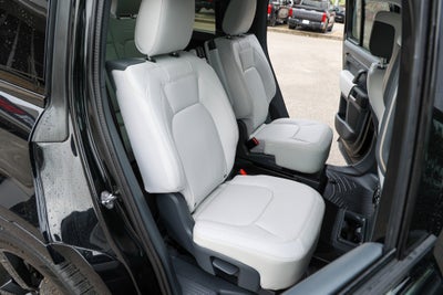 2025 Land Rover Defender X-Dynamic SE