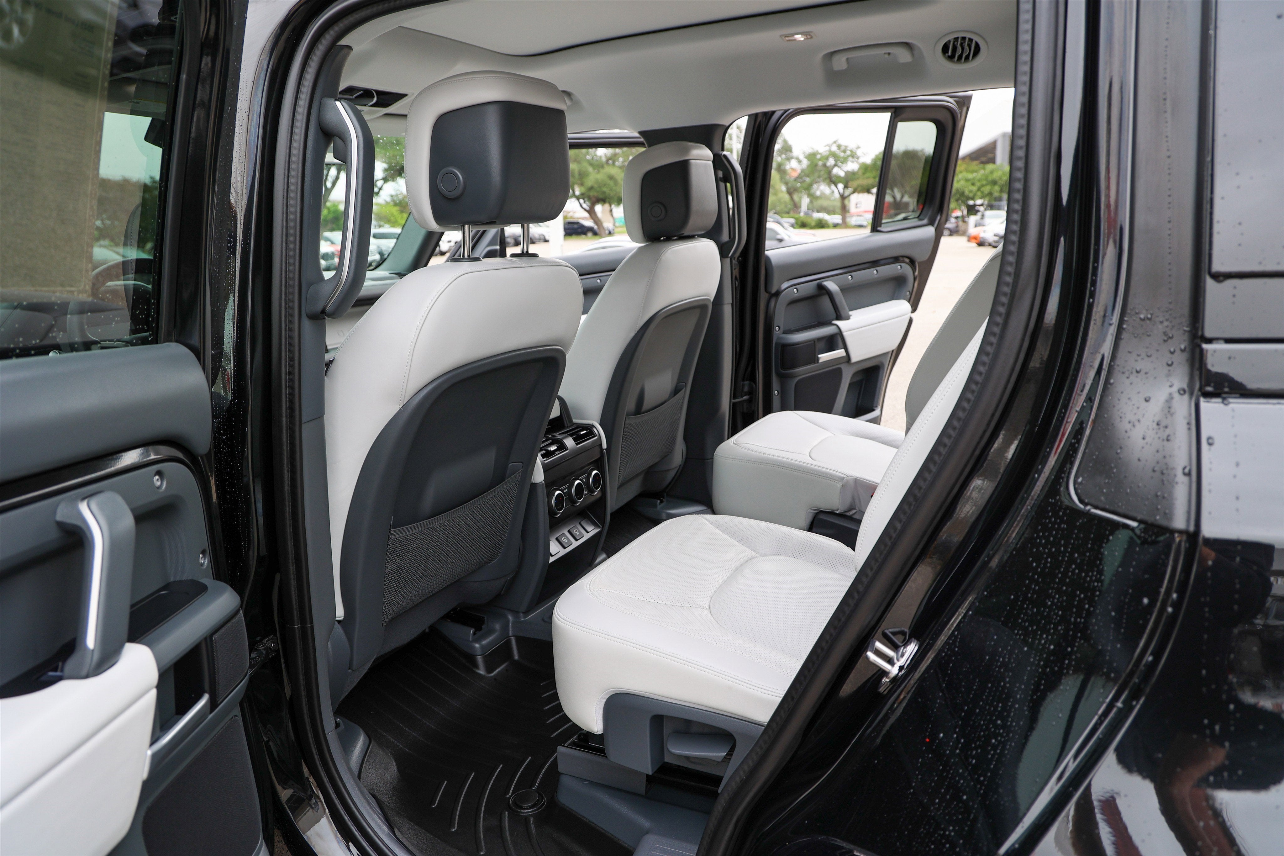 2025 Land Rover Defender X-Dynamic SE