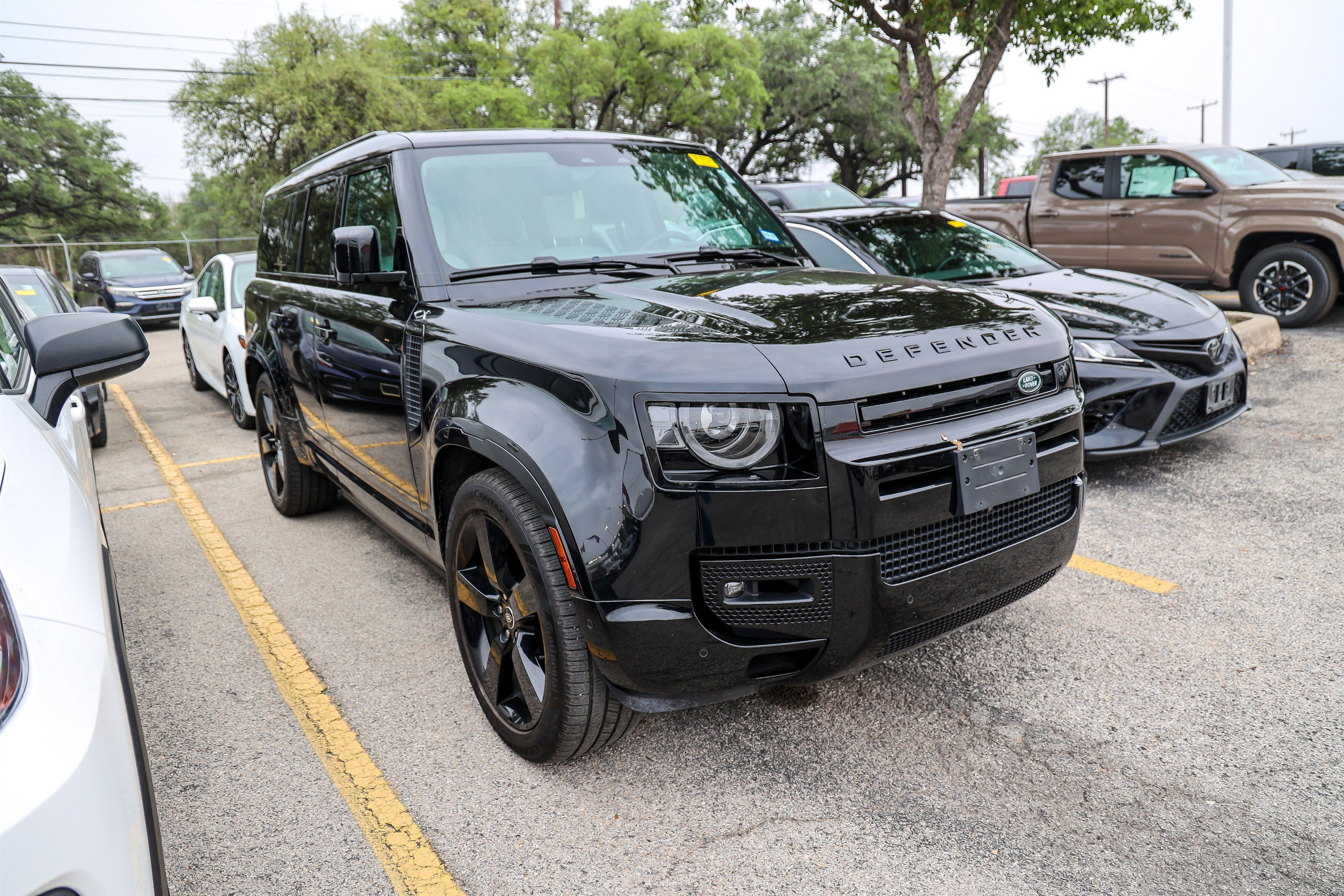 2025 Land Rover Defender X-Dynamic SE