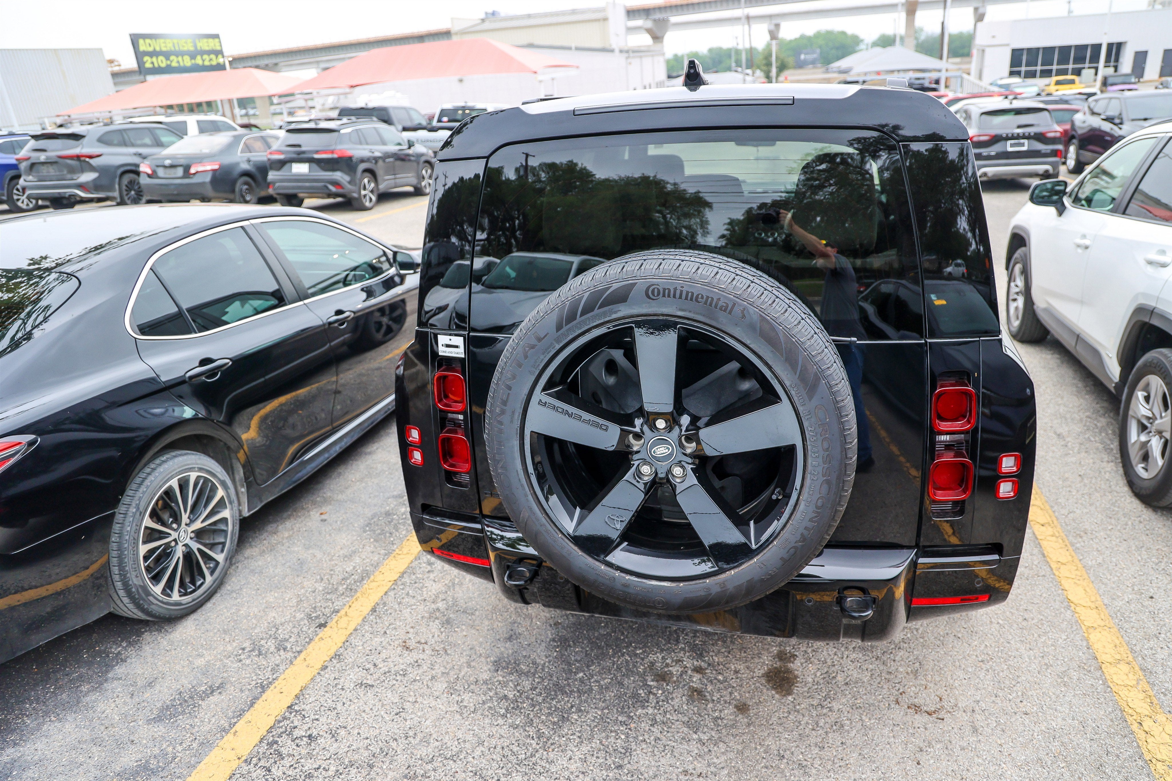 2025 Land Rover Defender X-Dynamic SE