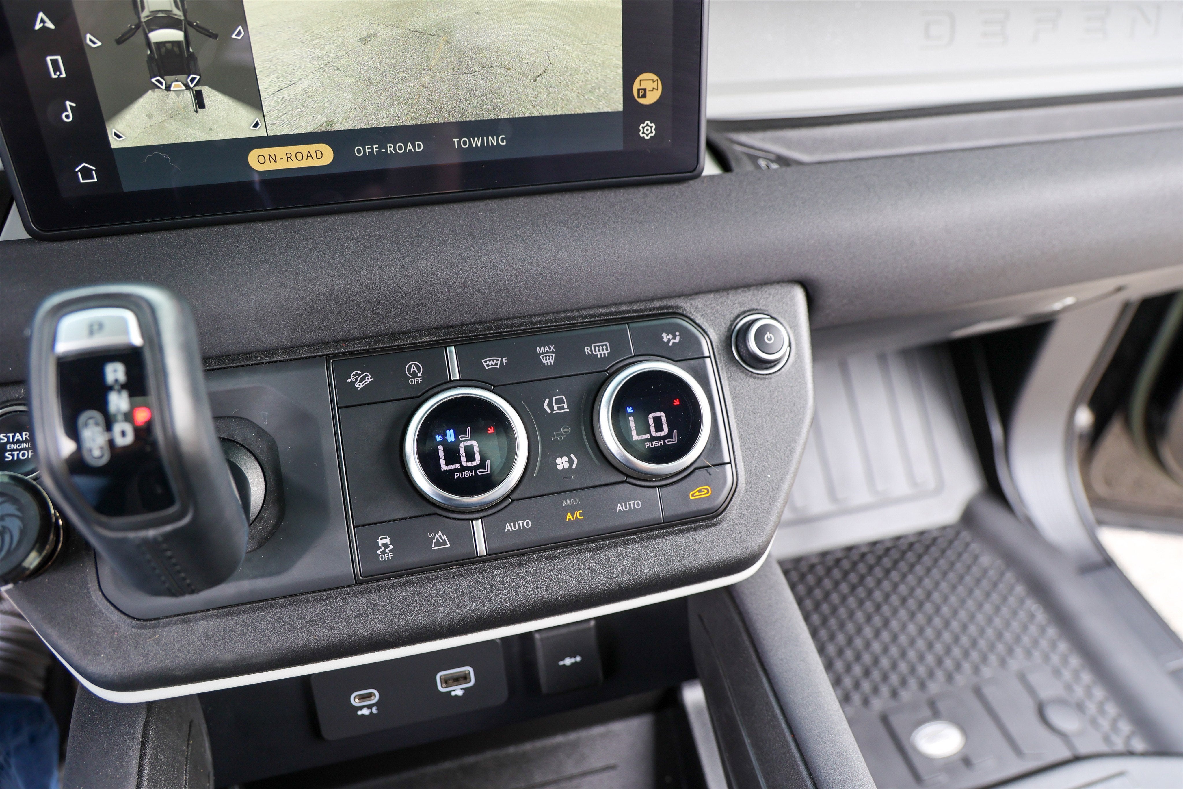 2023 Land Rover Defender SE