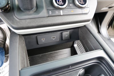 2023 Land Rover Defender SE
