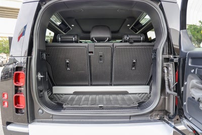2023 Land Rover Defender SE