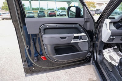 2023 Land Rover Defender SE