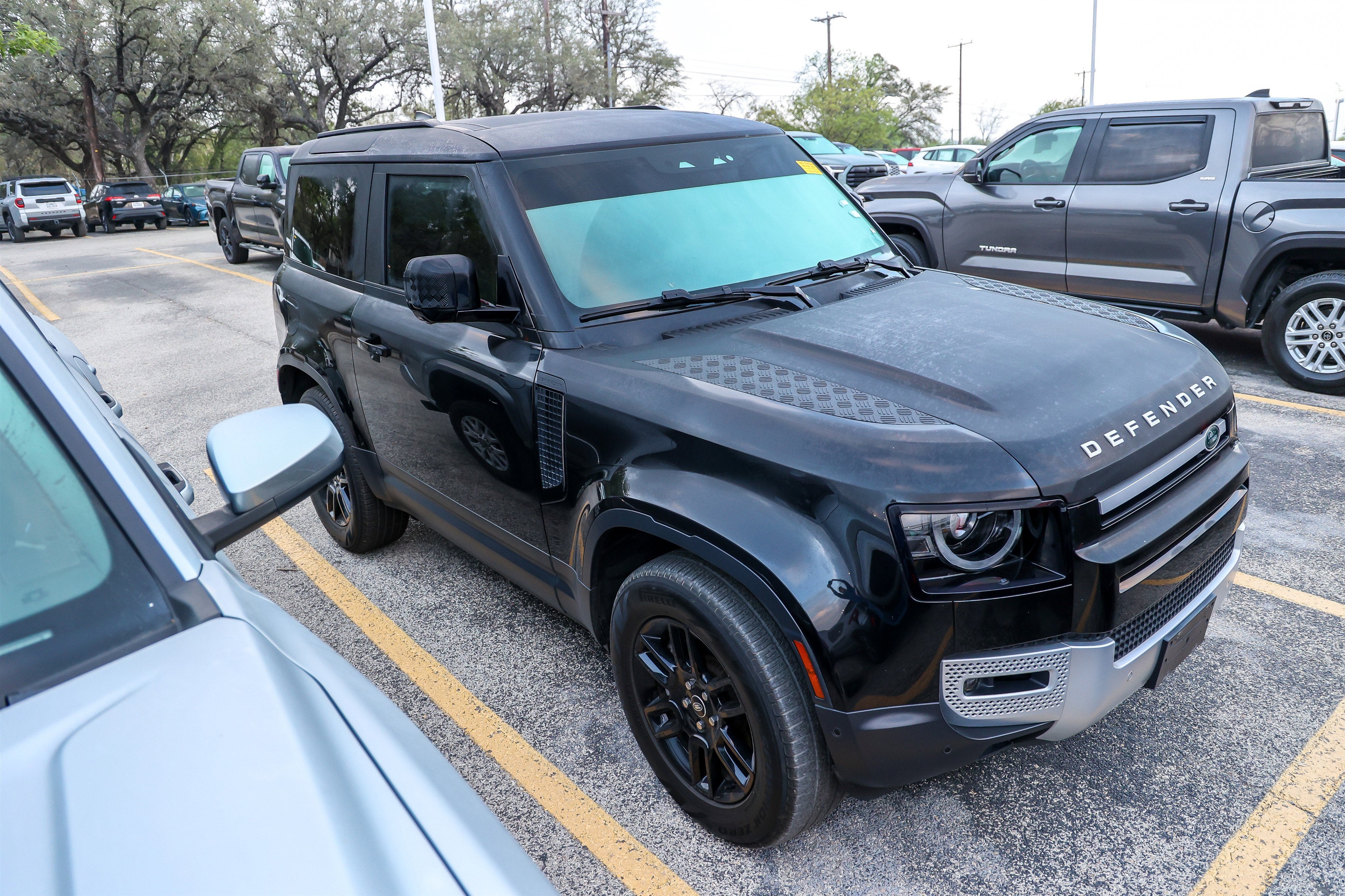 2023 Land Rover Defender SE