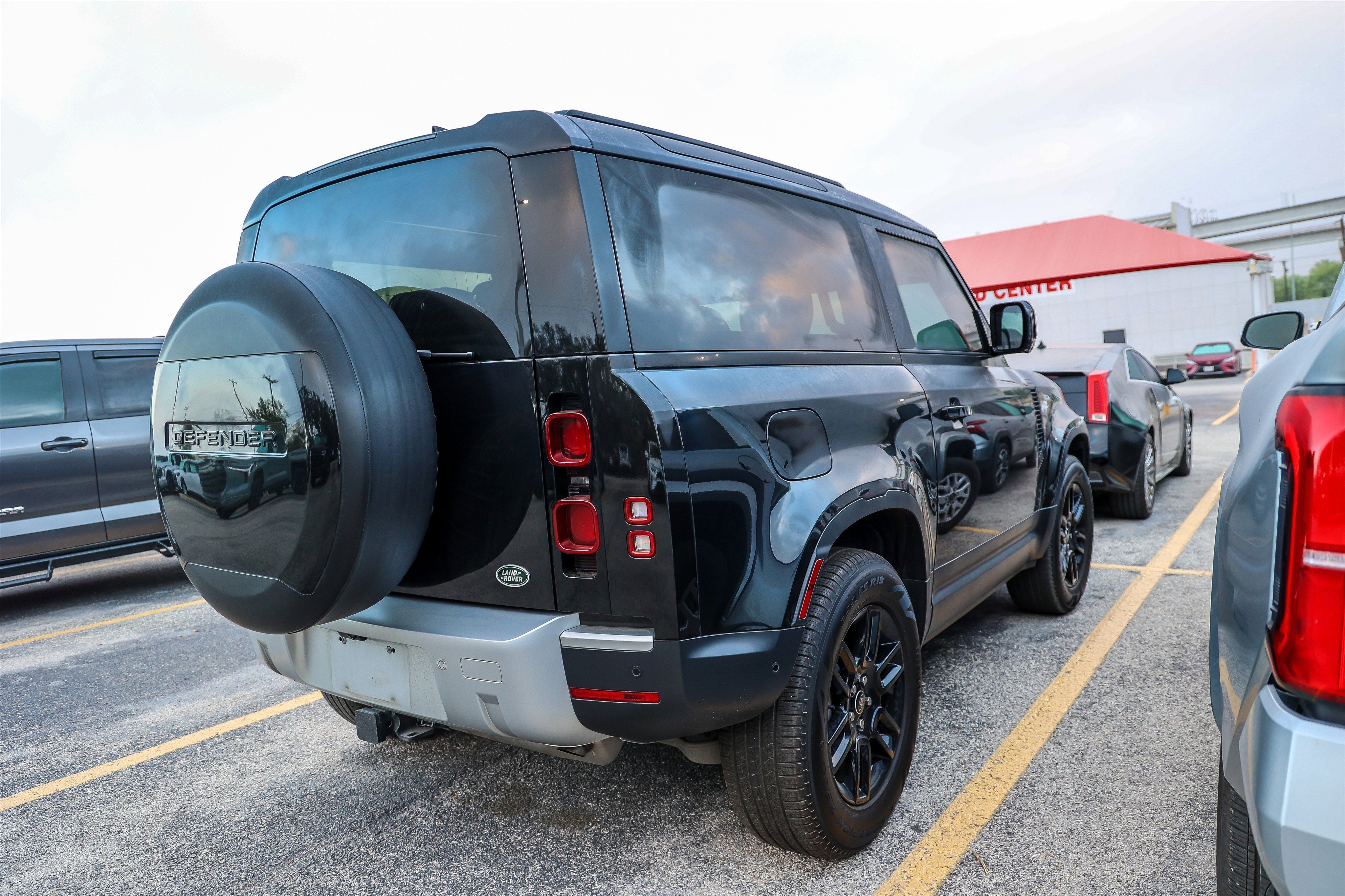 2023 Land Rover Defender SE