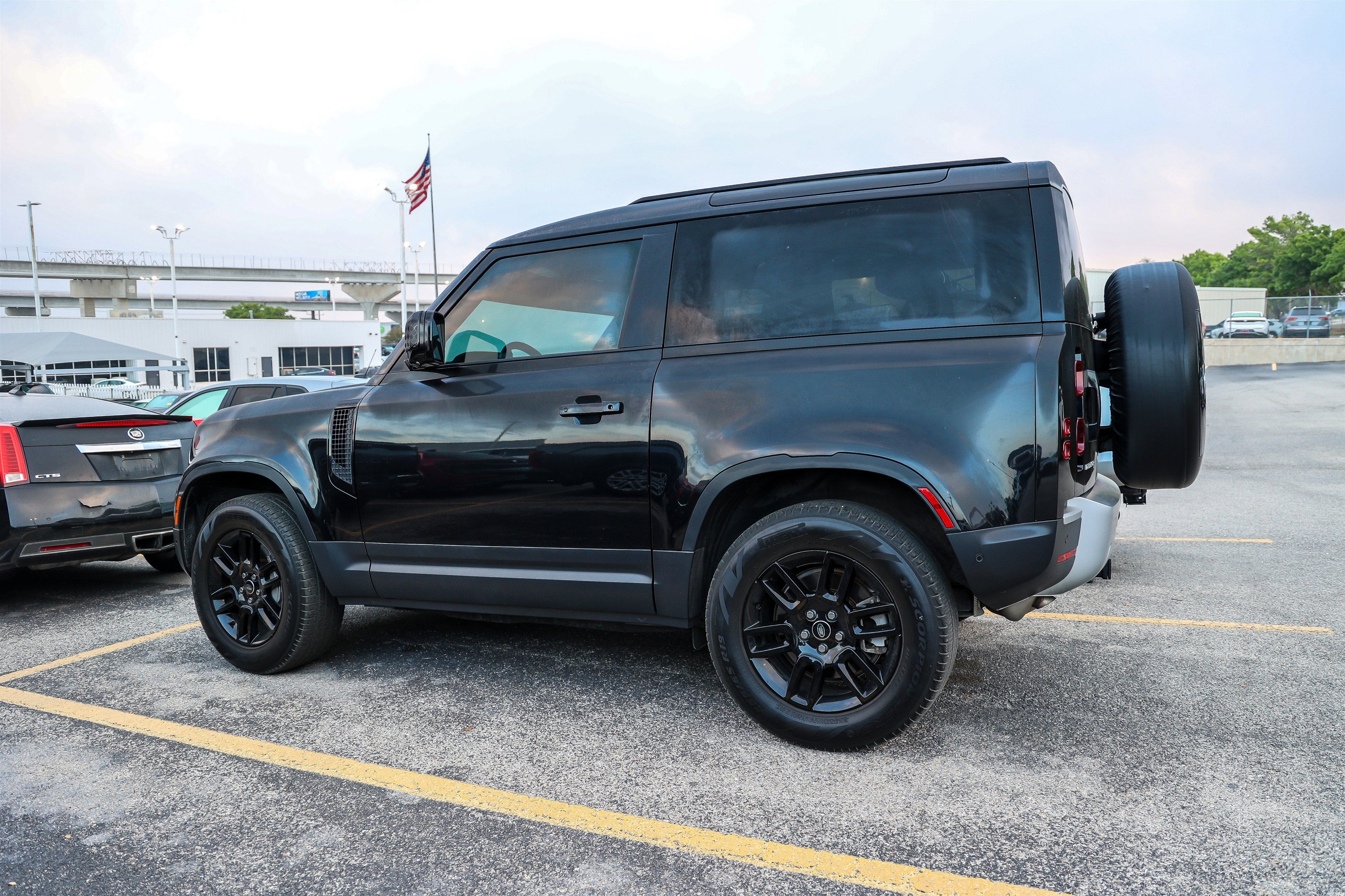 2023 Land Rover Defender SE