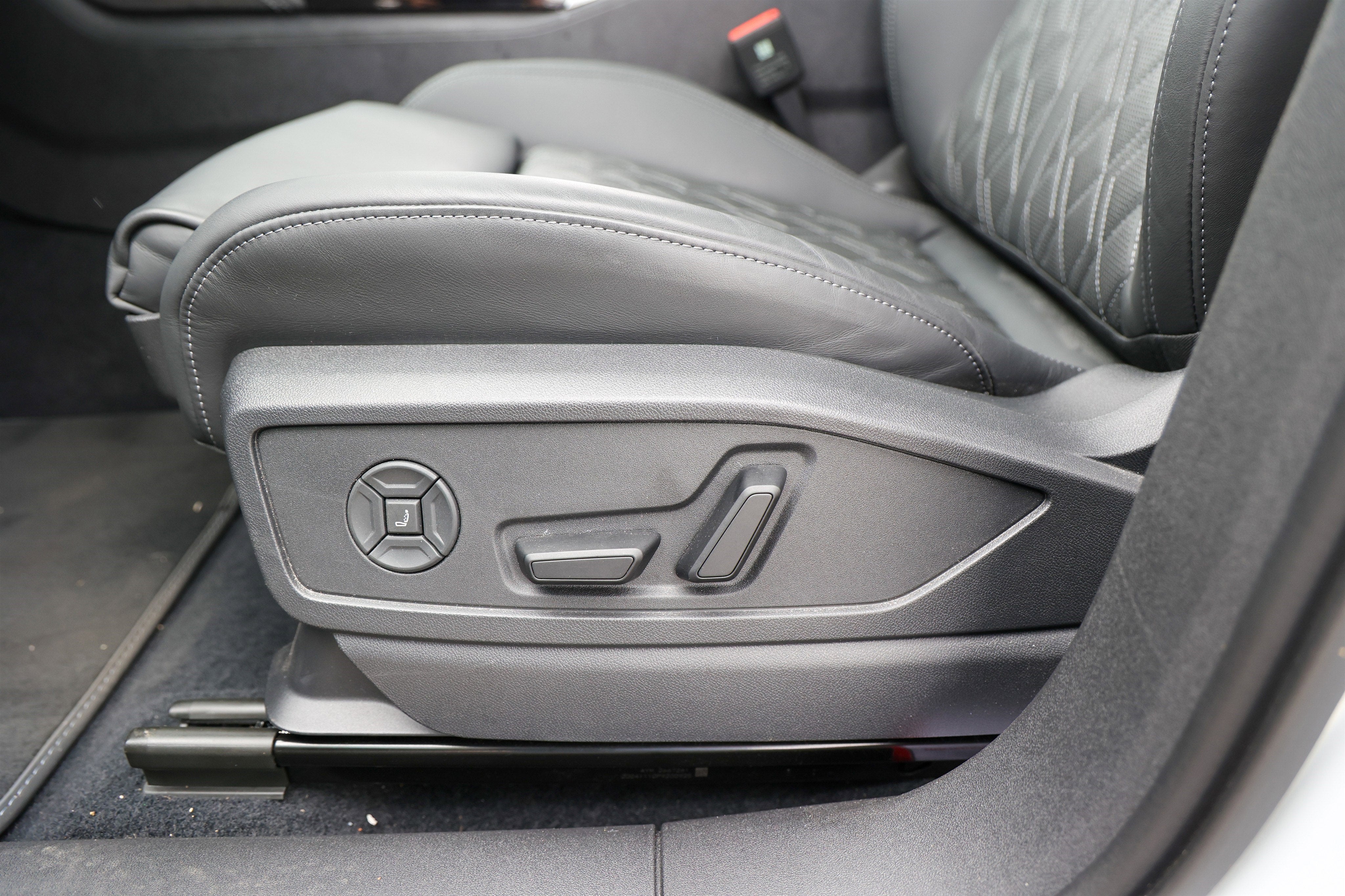 2025 Audi SQ5 Premium Plus