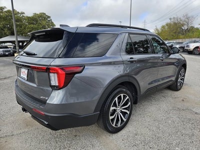 2025 Ford Explorer ST-Line