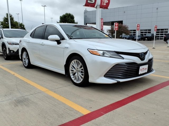 2020 Toyota Camry Hybrid XLE