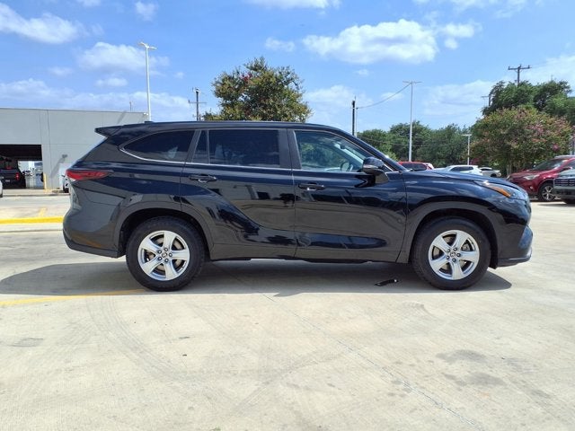 2025 Toyota Highlander LE