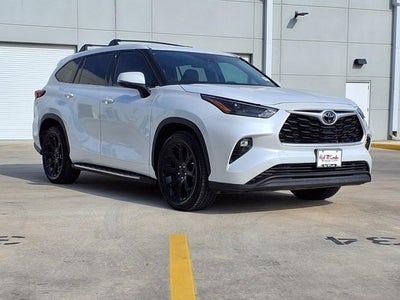 2022 Toyota Highlander LE