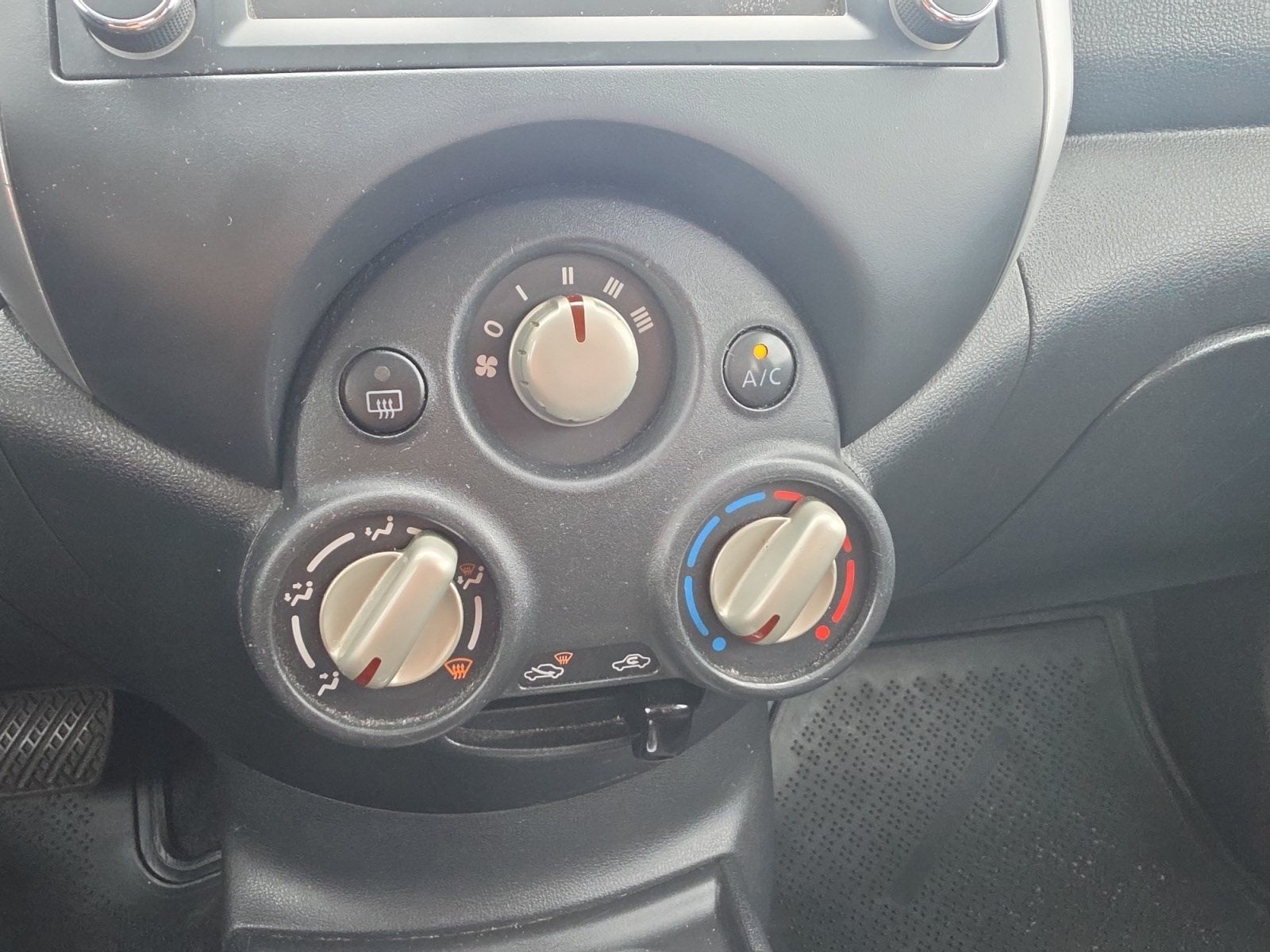 2014 Nissan Versa SL