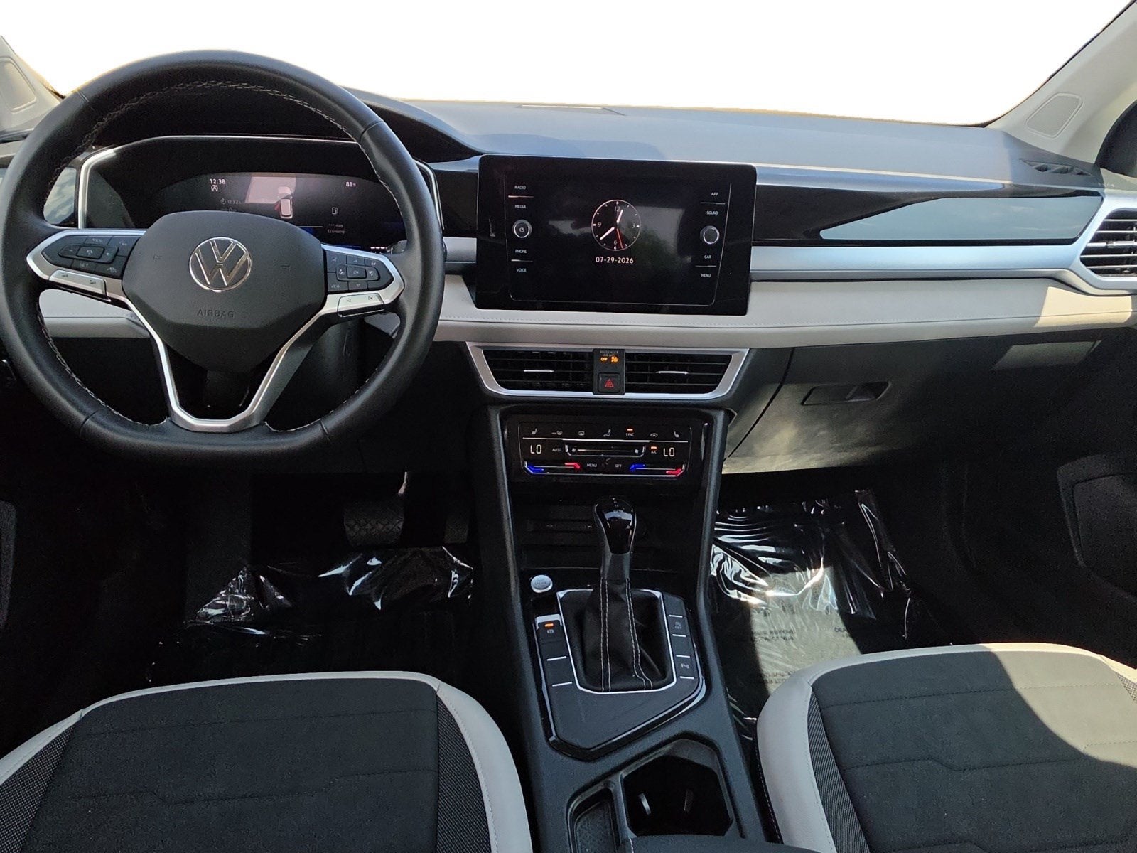 2025 Volkswagen Taos SE