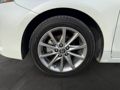 2017 Toyota Prius v Five